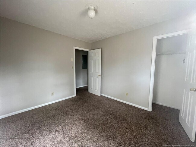 Building Photo - 2306 Ireland Dr