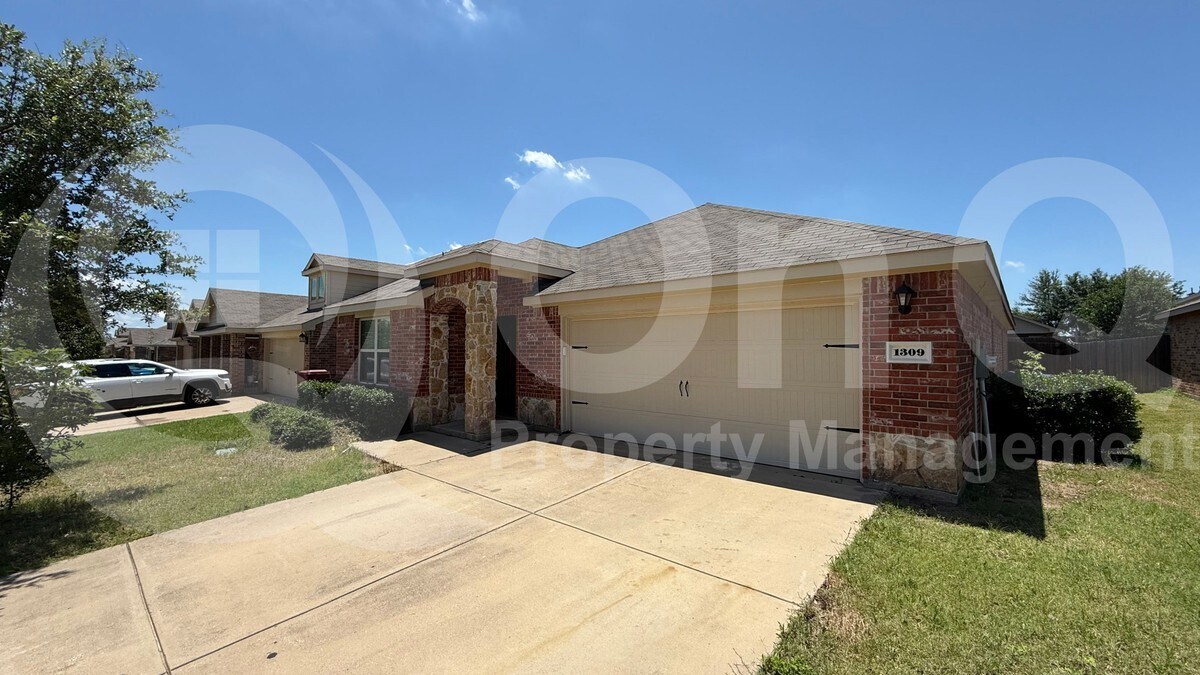 Foto principal - 1309 Basswood Ln