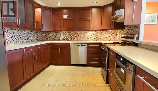 Building Photo - 77 Carlton St.