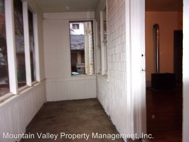 Building Photo - 124-128 Richardson St