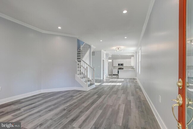 Building Photo - 1115 8th St NE