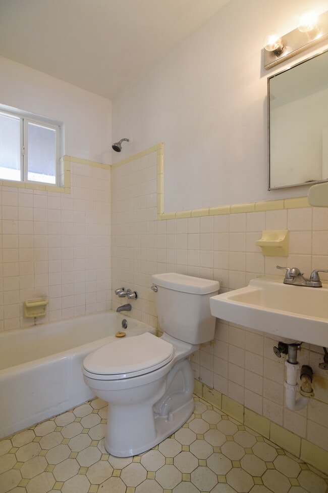 Foto del edificio - 6957 S Kenwood Dr