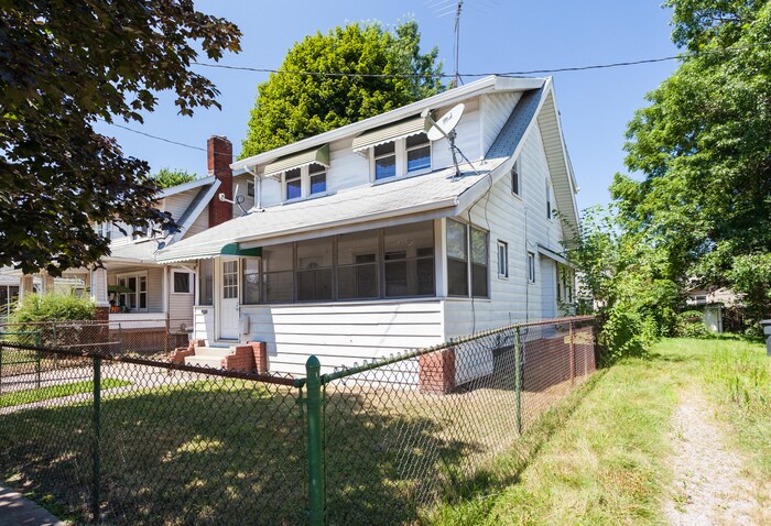 Primary Photo - Like New 3 Bed 1 Bath in Firestone Park !