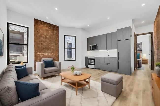 Building Photo - 314 W 51st St