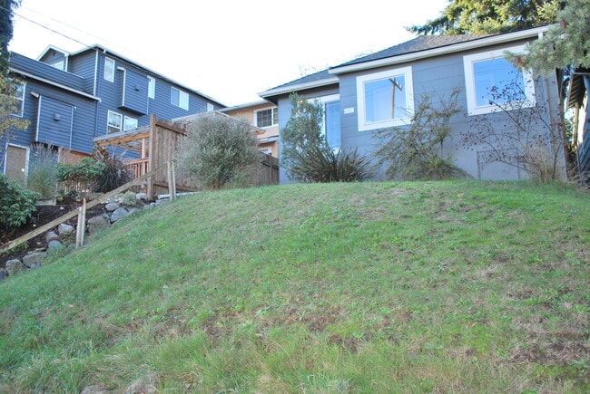 Foto del edificio - 6027 6th Ave NE