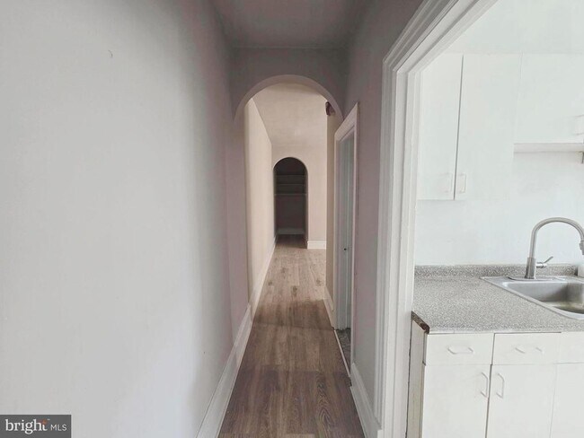 Foto del edificio - 5358 Woodland Ave