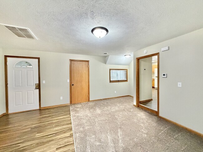 Foto del edificio - 167 S Jackson St