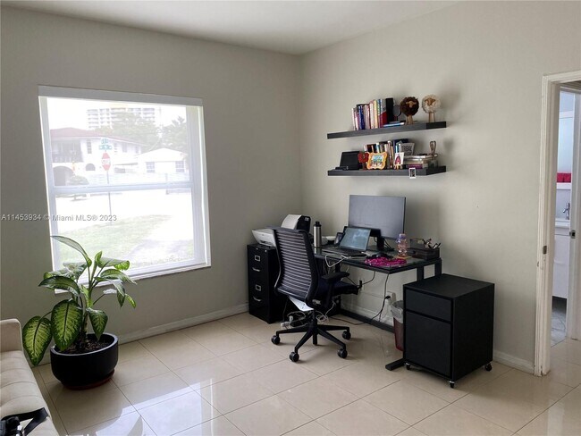 Foto del edificio - 790 SW 21st Rd