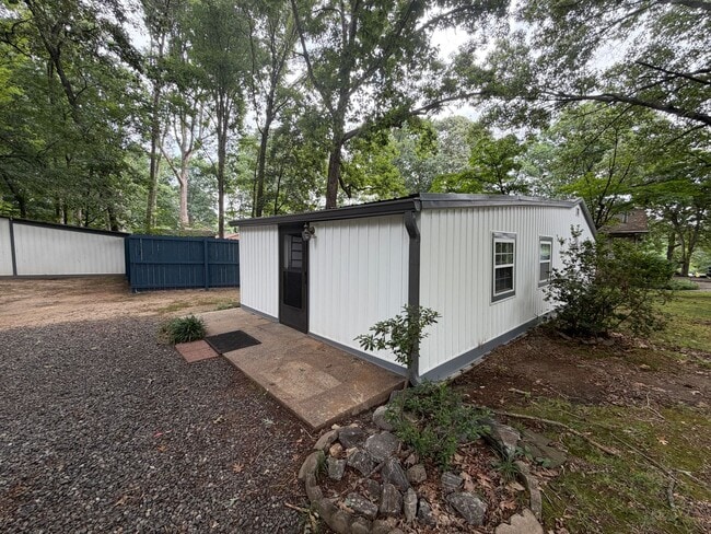 Building Photo - One Bedroom Home