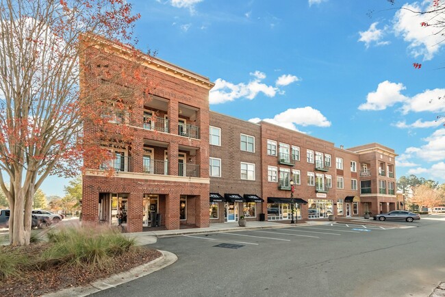 Building Photo - Move-In Ready Luxury Condo in Meadowmont V...