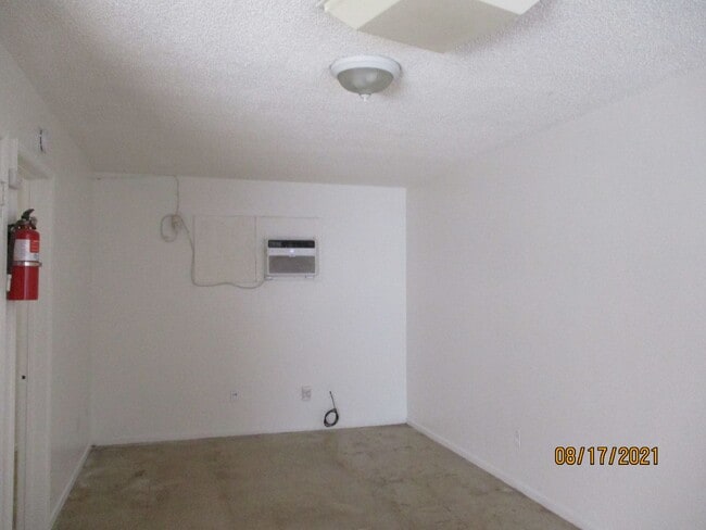 Building Photo - 503 30th St