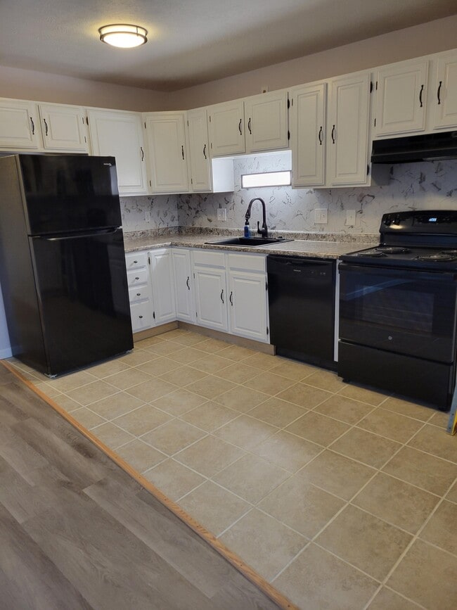 Building Photo - 4816 Glenway Ave