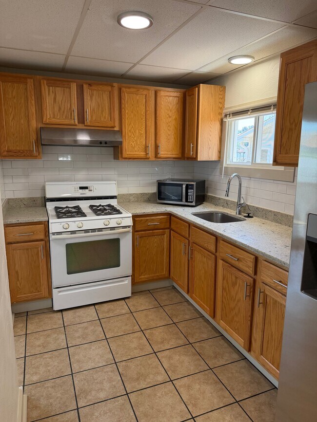 Building Photo - 1208 Elwell St