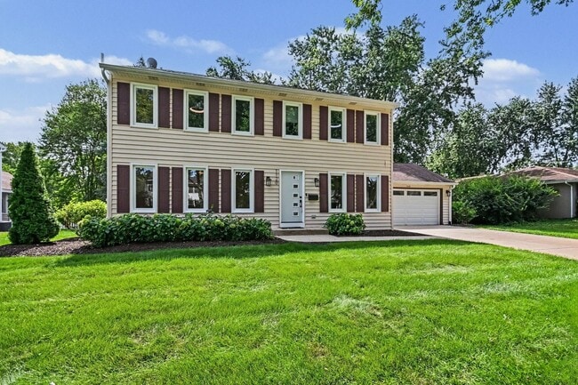 Building Photo - 1120 Summit Hills Ln