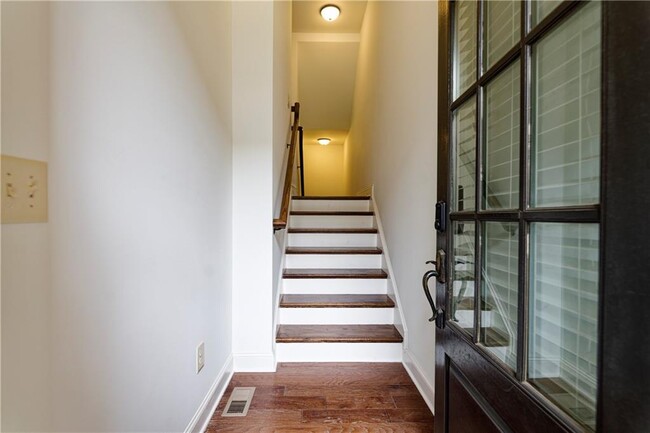 Foto del edificio - 145 Rose Garden Ln