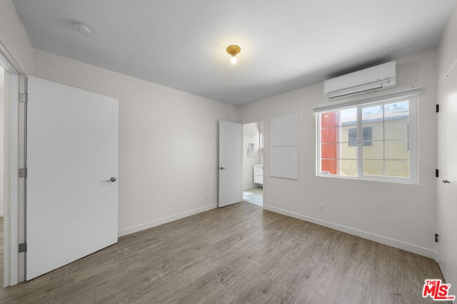 Foto del edificio - 951 N Hoover St