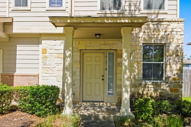 Foto del edificio - 14101 Harris Ridge Blvd