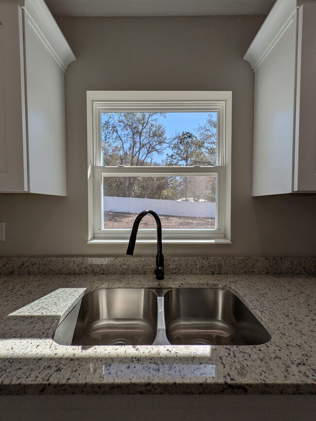 Foto del edificio - 754 W Deacon Pl