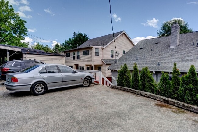 Building Photo - Charming 3BR Townhome in Seattle