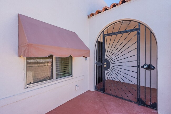 Foto del edificio - 745 E Pierce St