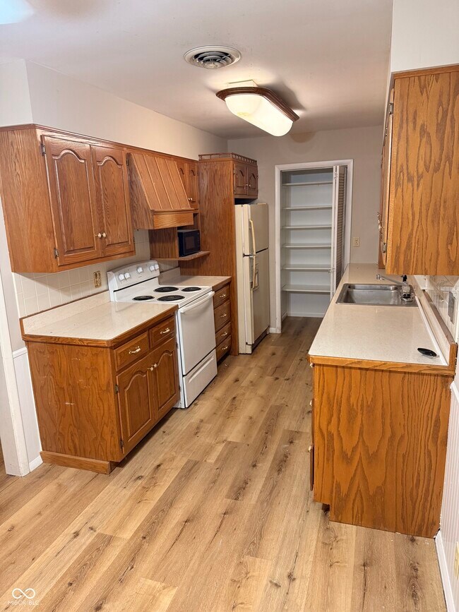 Foto del edificio - 702 Edgewood Dr