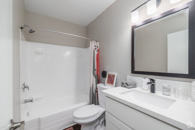 2 habitaciones, 2 baños - 800 pies cuadrados - Baño - USC Student Housing - The Hive On Ellendale