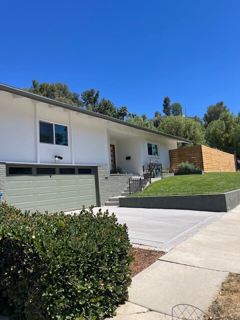 Foto principal - 5304 Baza Ave