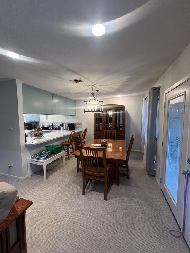 Building Photo - 307 Crestview