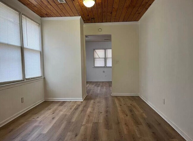 Building Photo - 305 4th Ave NE
