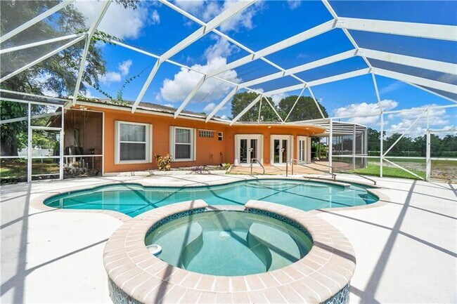 Foto del edificio - 7600 NW 82nd Ter