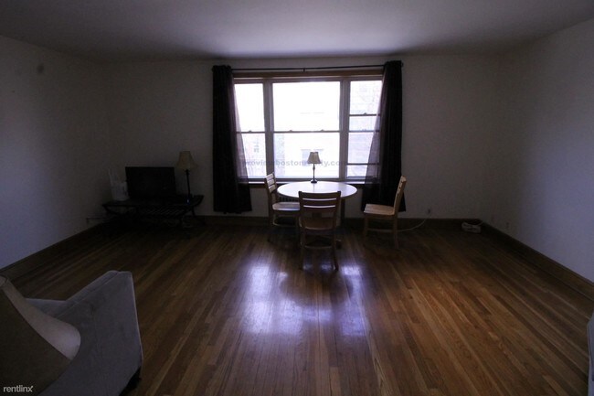 Building Photo - 84 Strathmore Rd