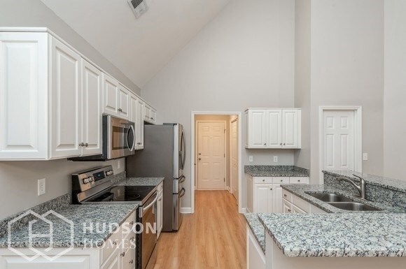 Foto del edificio - NOW AVAILABLE! - 5317 Hackett Ln, Charlott...