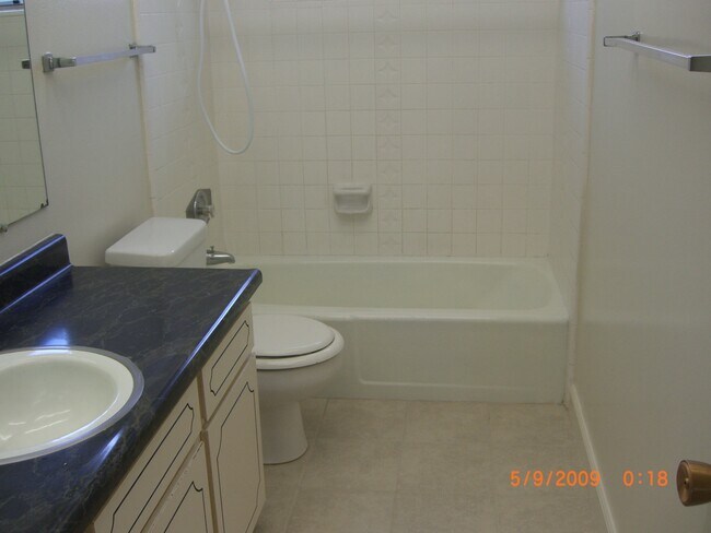 Baño principal - 1355 Saratoga Ave