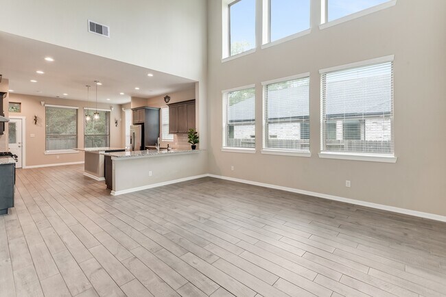 Foto del edificio - 104 Windflower Track Ct