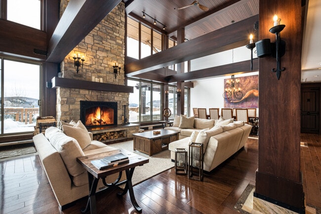 Building Photo - 166 Chem. au Pied de la Montagne