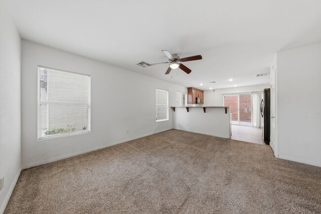 Building Photo - 553 Brinkburn Point Ave