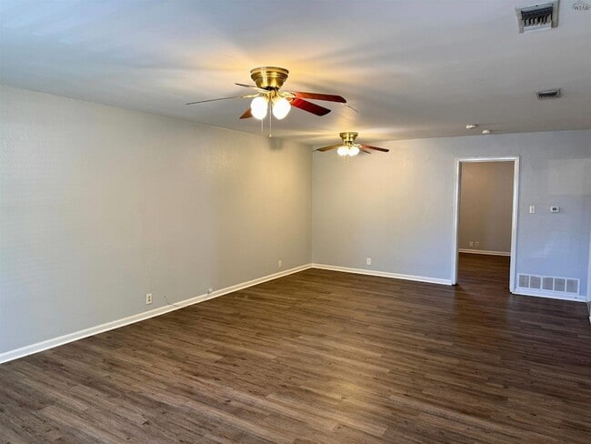 Building Photo - 3208 Kenesaw Ave