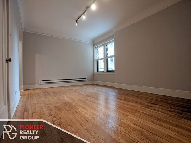 Foto del edificio - 2321 N Rockwell St