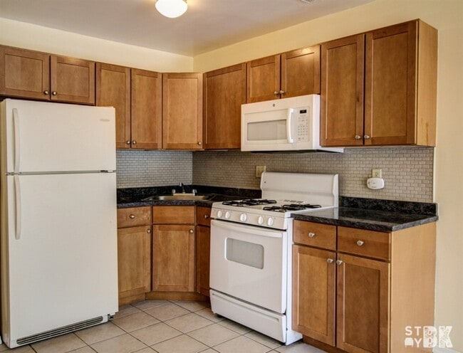 Building Photo - 245 Skillman Ave