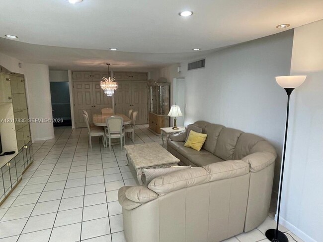 Building Photo - 5005 Collins Ave