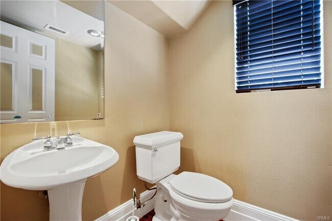 Foto del edificio - 79 Danbury Lane, Irvine, CA 92618 - 3 BR 3...