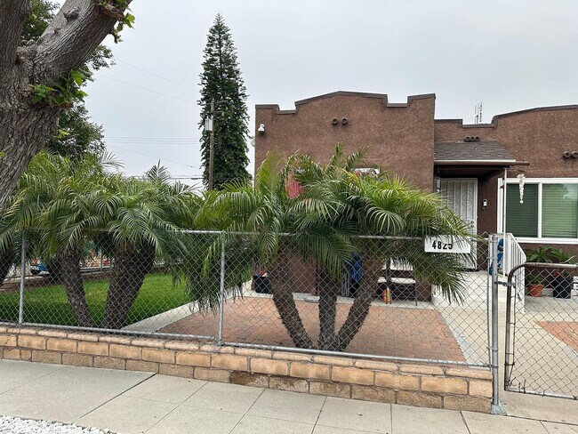 Building Photo - 4825 Lindsey Ave