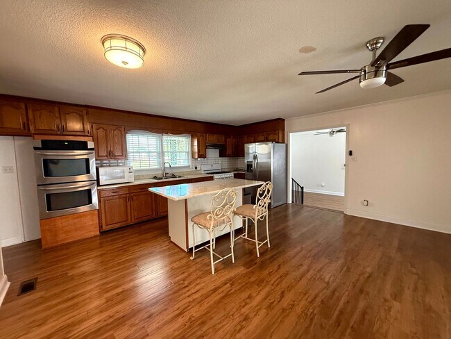 Foto del edificio - 6441 Kincross Ave