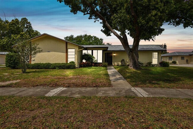 Building Photo - 1335 Queen Anne Dr