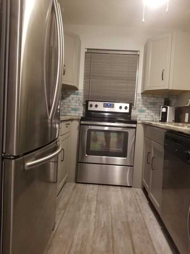 Building Photo - 422 Sandpiper Dr