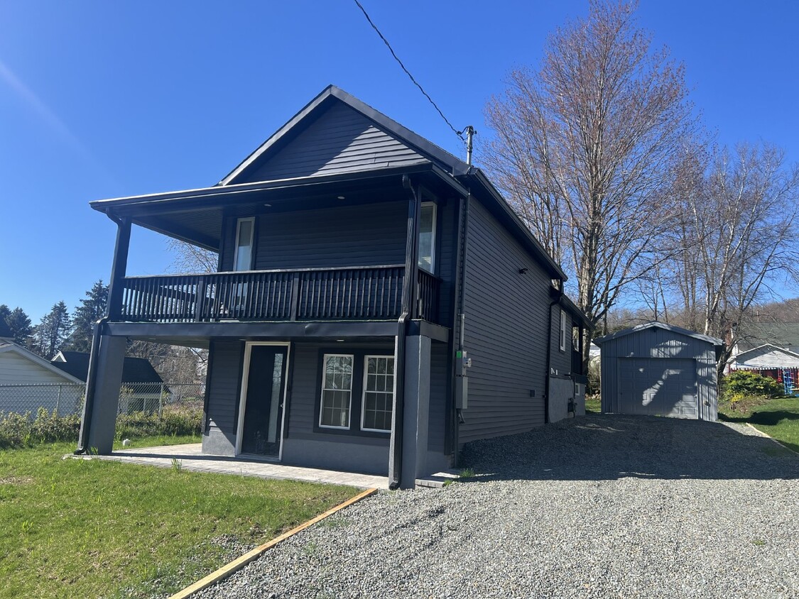 Primary Photo - NEWLY RENOVATED HOME in Old Forge with Lea...