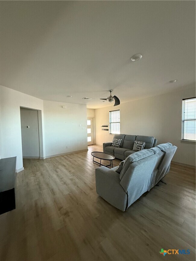 Foto del edificio - 120 New Hampton Wy