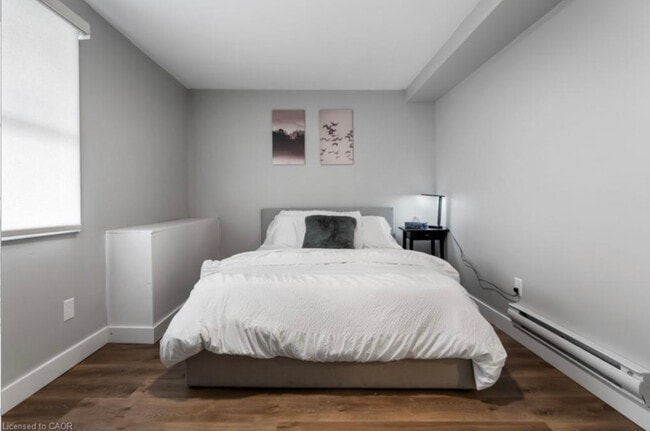 Building Photo - 168-168 Picton St E