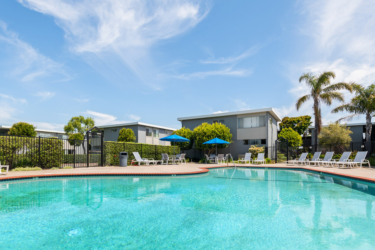 Primary Photo - Wavecrest Lanai Apartments