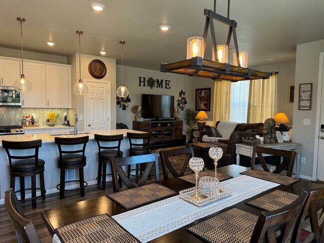 Building Photo - Incredible 3 Bedroom Townhome Across from ...